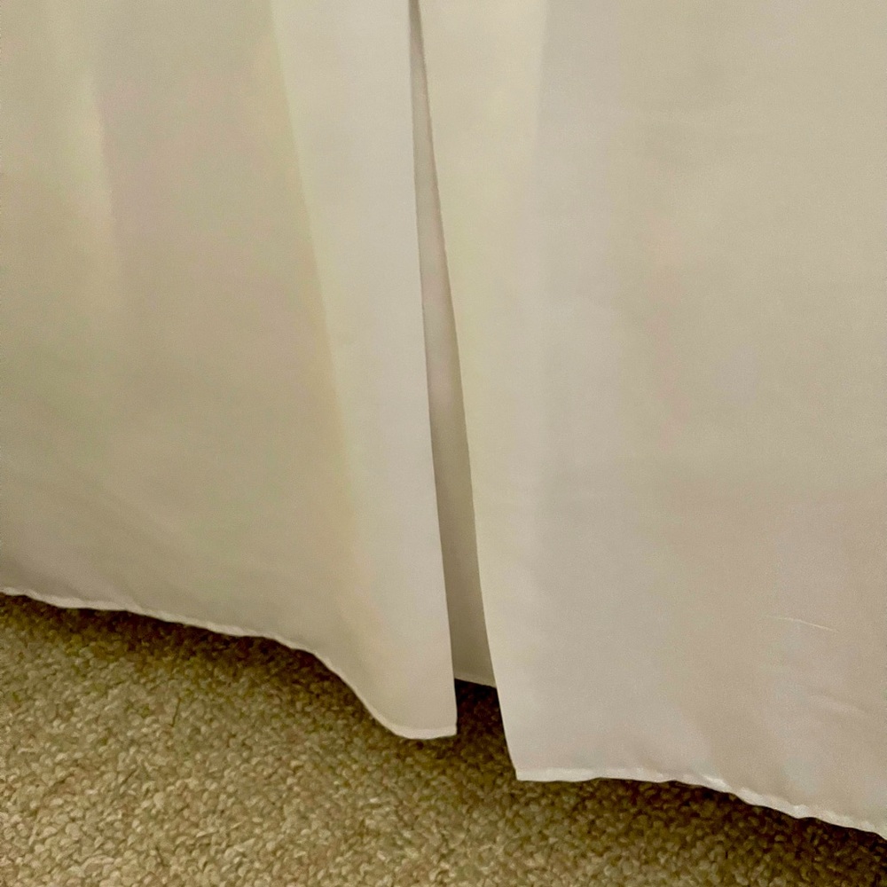 Brand new full size 21 inch drop white pleated bed skirt